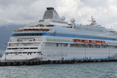 Kruvaziyer “Astoria Grande” Alanya Limanı'na demirledi
