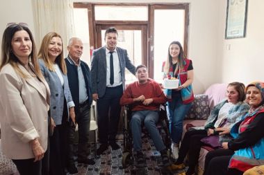 Özel bireylere doğum günü sürprizi