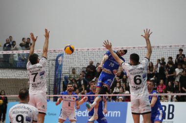 Efeler Ligi play-off: Alanya Belediyespor: 3 - Halkbank: 0