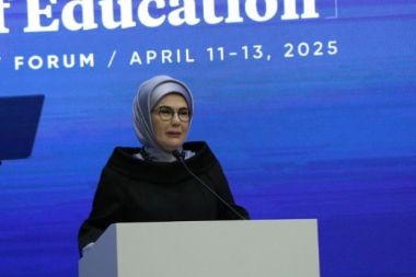Emine Erdoğan’dan eğitim hakkı vurgusu