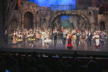 "Don Kişot" balesinin prömiyeri sahnelendi