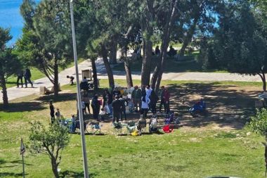 Antalya’da yasağa rağmen parkta kutlama