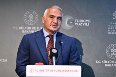 Bakan Ersoy: Turizmde yeni rekorlara yürümeye devam edeceğiz