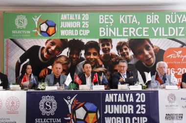 Futbolun geleceği Antalya'da buluşuyor