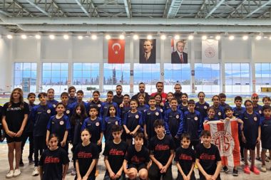 Antalyasporlu sporculardan havuzda başarılı sınav