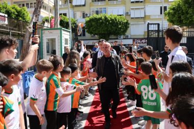 Başkan’dan tribüne davet