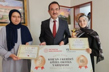 Müftü Yalçınkaya başarılı öğrencilerle buluştu