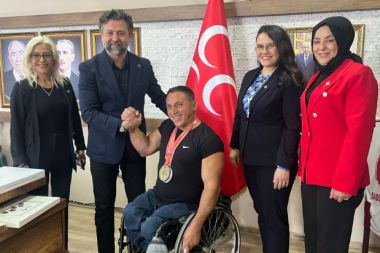 Şampiyon sporcu Kurtoğlu’ndan başkan Güneş’e ziyaret