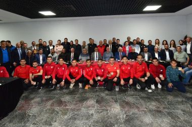 14 hakeme törenle kokartları takıldı