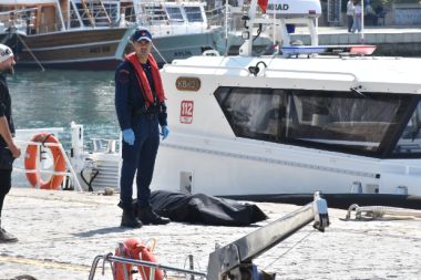 Antalya'da denizde bir erkek cesedi bulundu