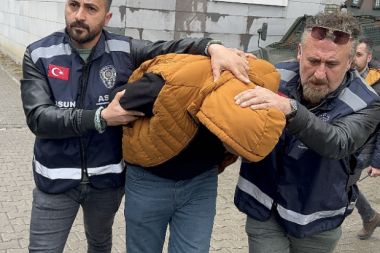 Karısını öldüren zanlı saklandığı ahırda yakalandı