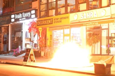 Şüpheli çanta fünye ile patlatıldı