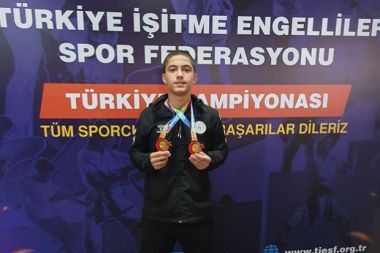 Denizlili güreşçi Osman Şimşek altın madalyanın sahibi oldu