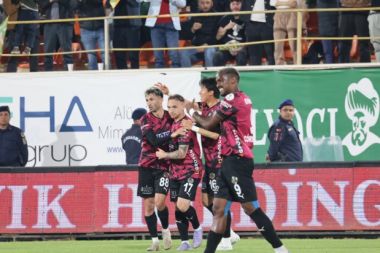 Alanyaspor'a hayat öpücüğü gibi 3 puan