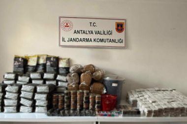 Antalya’da kaçak çay ve tütün operasyonu