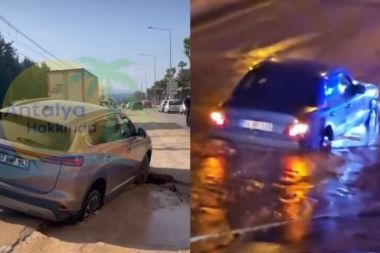 Antalya'da iki araç aynı yerde çukura düştü
