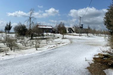 Dolu yağışı Antalya'yı beyaza bürüdü