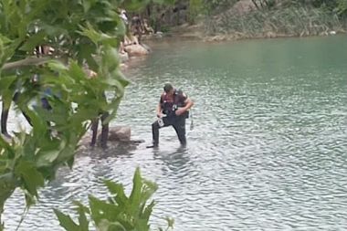 Serinlemek için dereye giren çocuk boğuldu