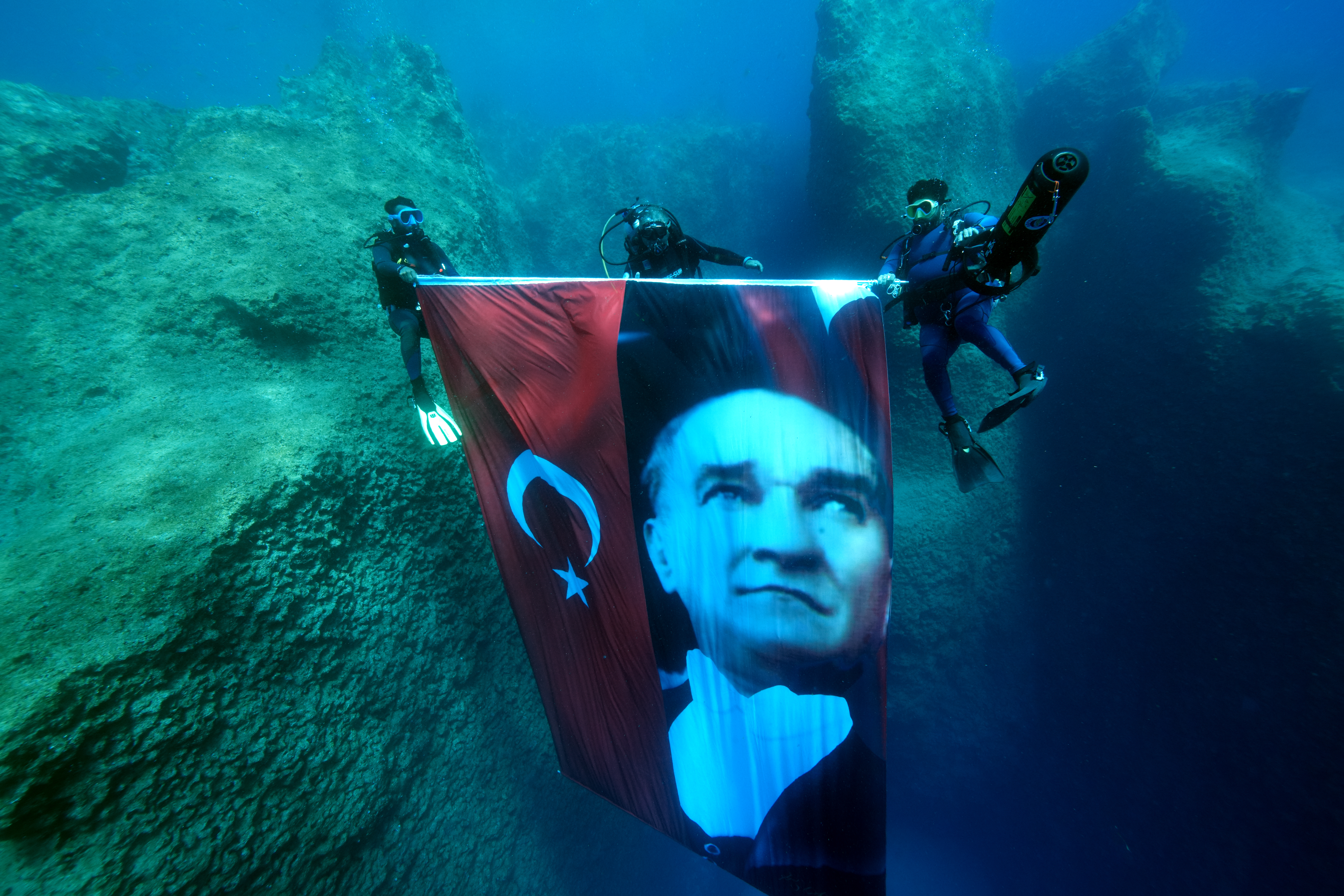 19 Mayıs Kaş’ta su altında kutlandı