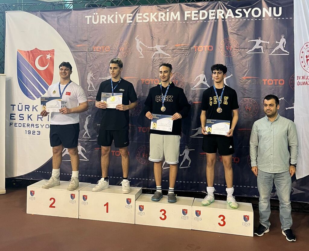 3 madalyayla döndüler
