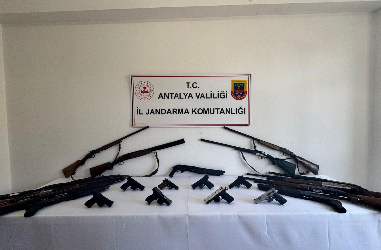 Alanya'da yasa dışı silah operasyonu