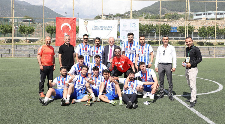 ALKÜ’de düzenlenen "10. Yıl Futbol Turnuvası" sona erdi