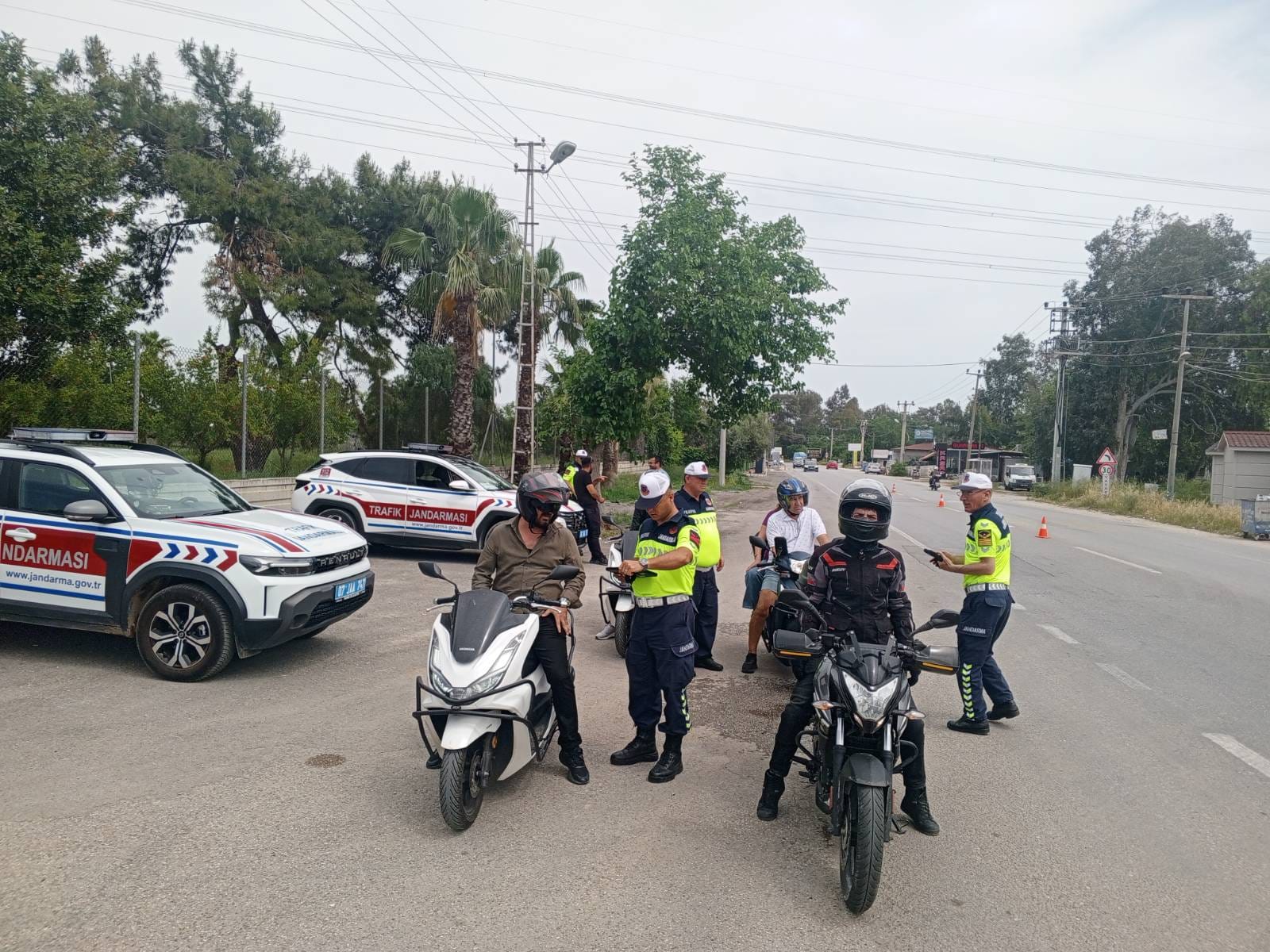 Antalya'da motosiklet sürücülerine yönelik denetim yapıldı