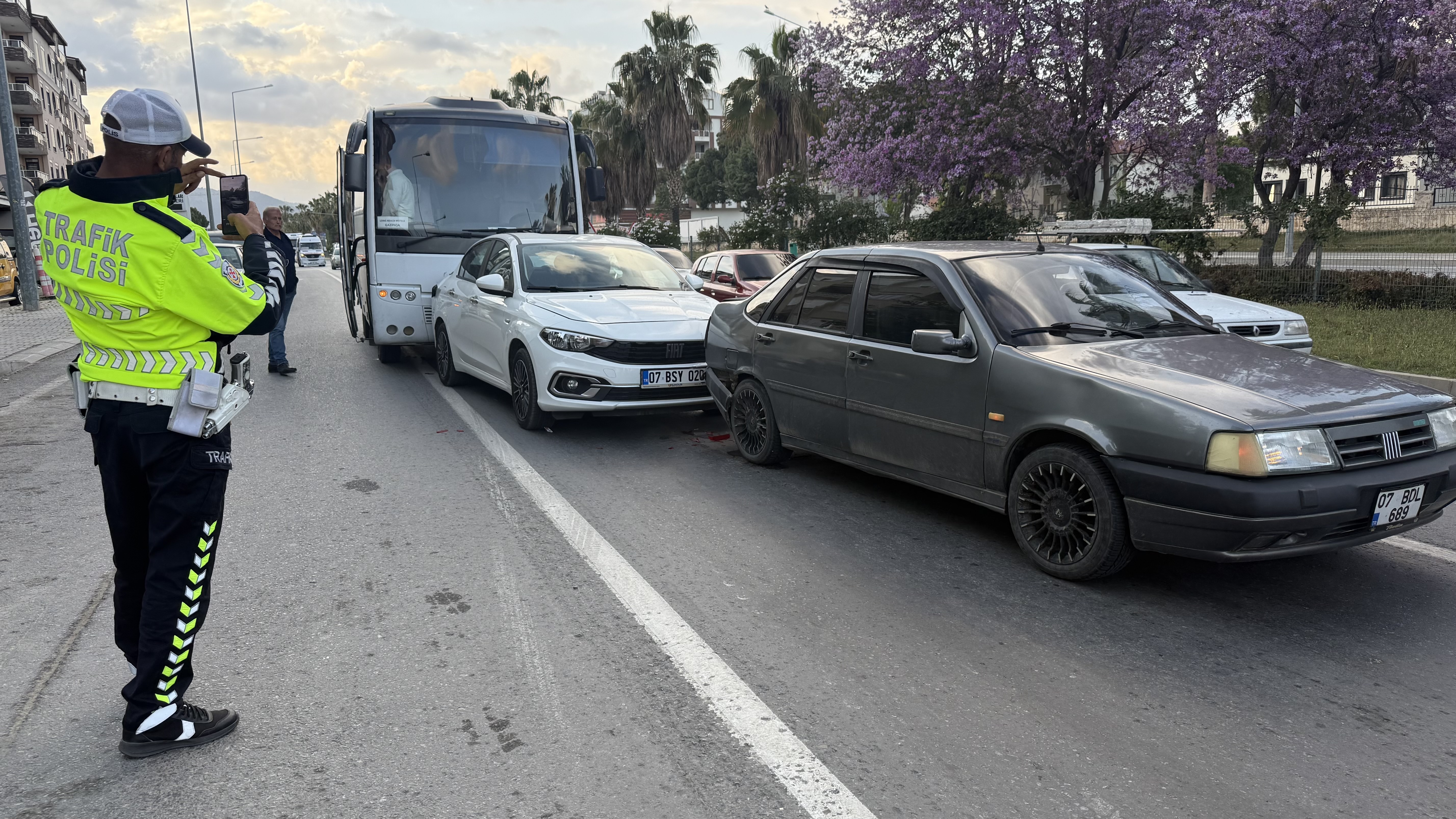Antalya’da zincirleme kaza: Birden fazla yaralı var