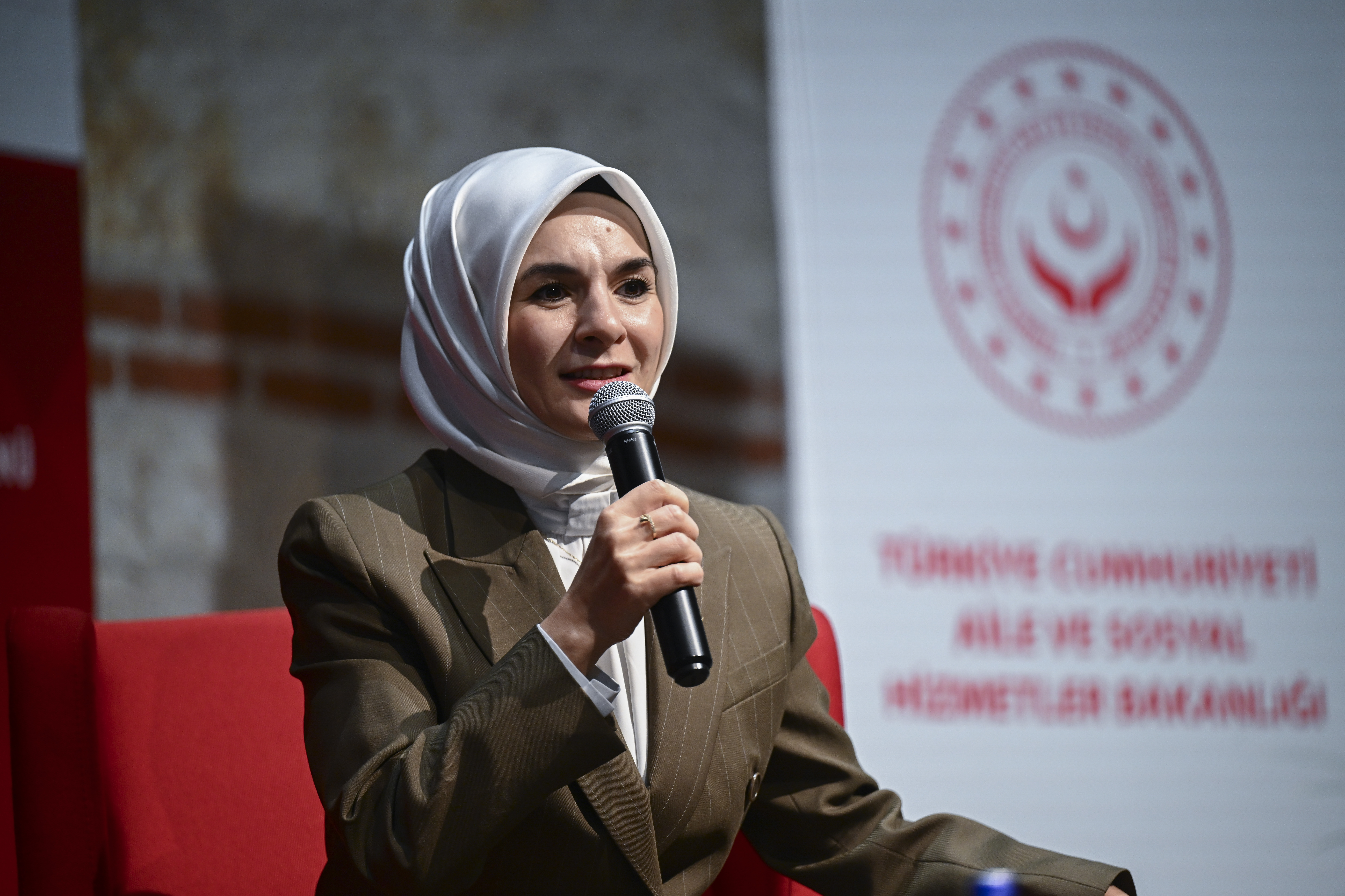 Bakan Göktaş: İleride sizler de güzel yerlerde olacaksınız