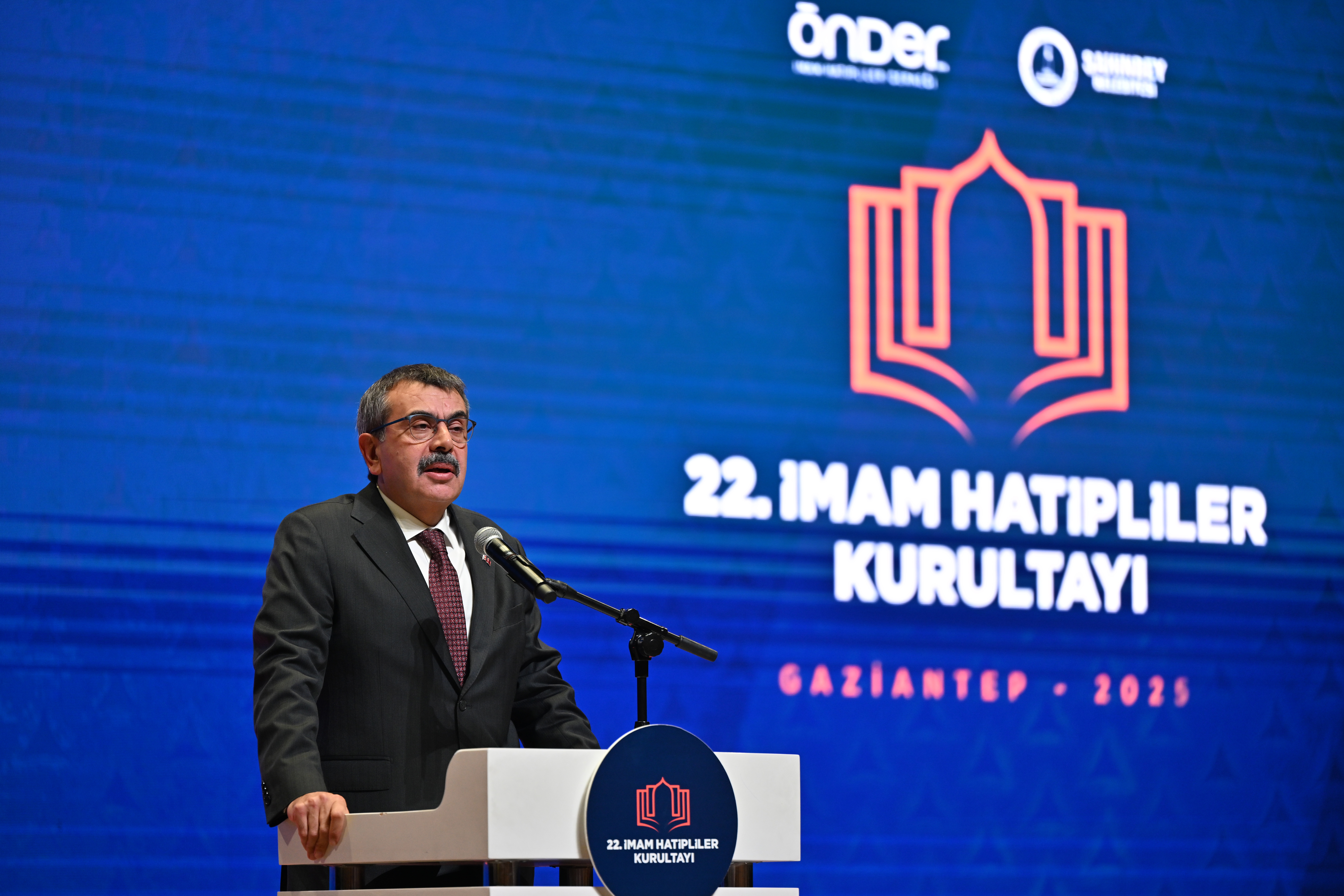 Bakan Tekin: Filistin'deki insanların haklarını savunarak büyüdük