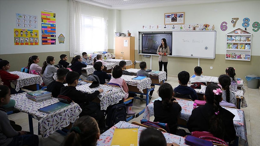 Bakanlıktan ihtiyaç sahibi öğrenciler için 1,5 milyar lira kaynak