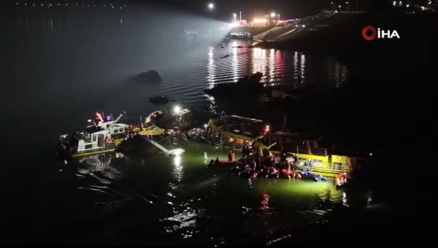 Çin'de turistleri taşıyan 4 tekne alabora oldu