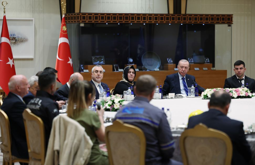 Cumhurbaşkanı Erdoğan işçilerle bir araya geldi