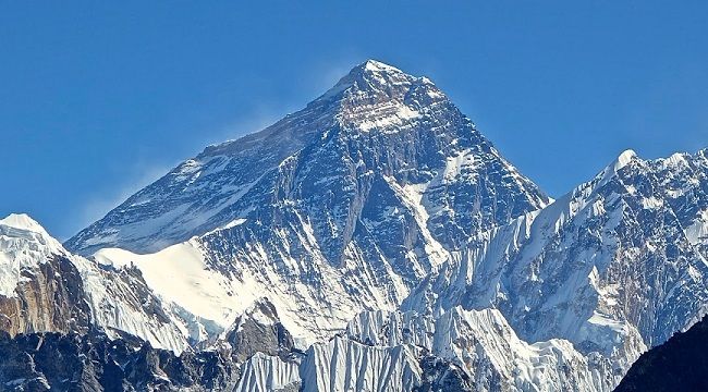 Everest yine can aldı: Hint dağcı dönemedi