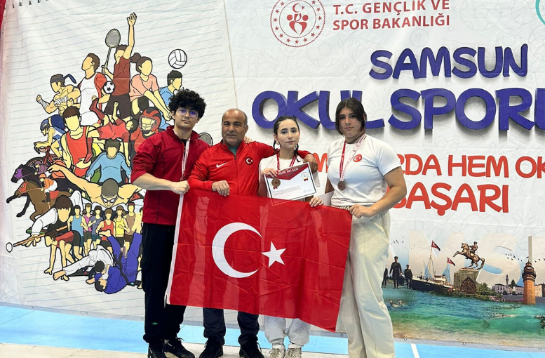 Gazi Anadolu Lisesi öğrencileri Türkiye şampiyonasında kürsüye çıktı
