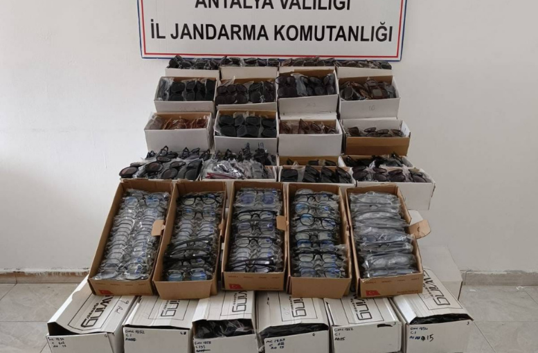 Gazipaşa'da 3 bin kaçak gözlük ele geçirildi