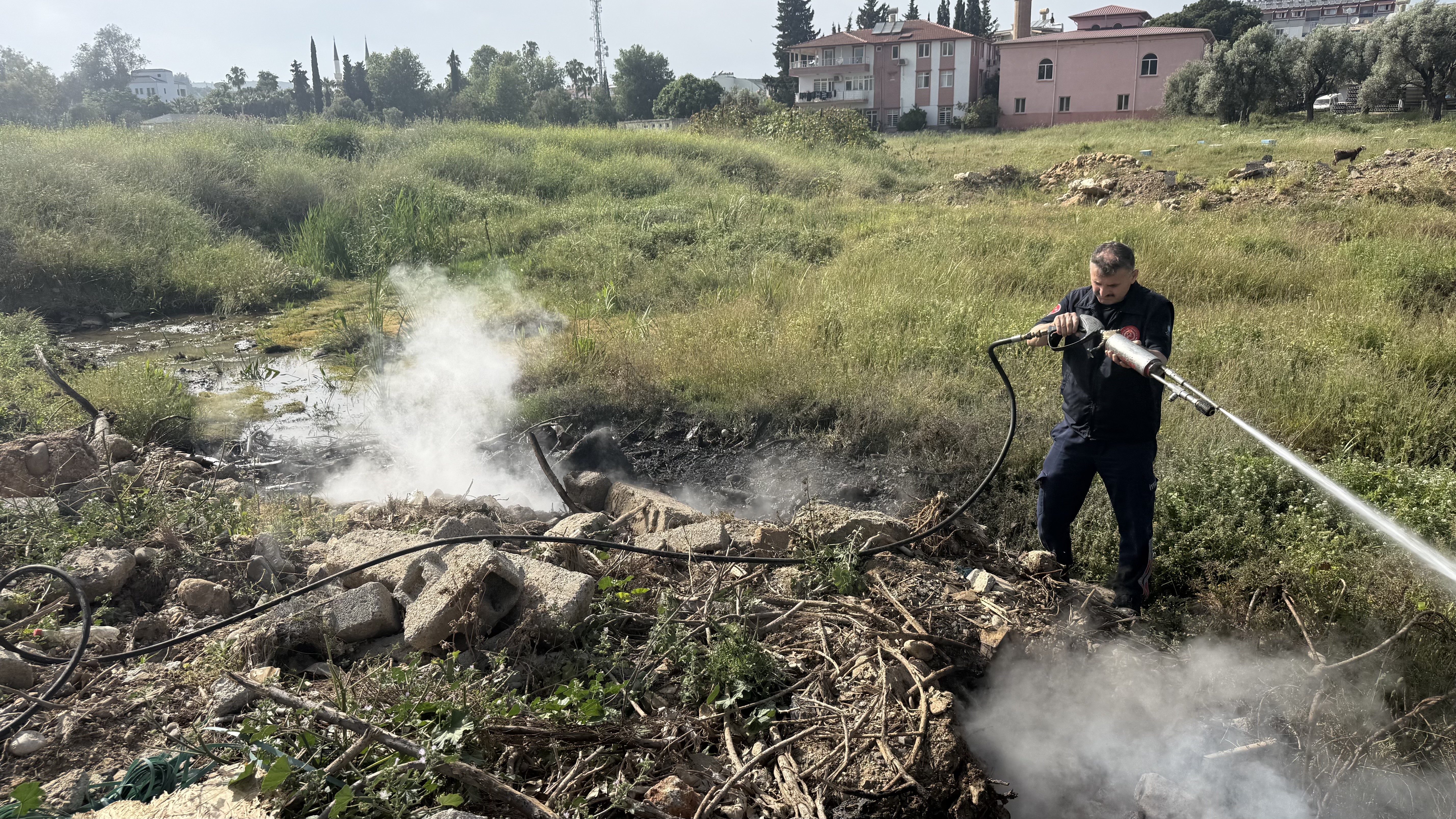Gazipaşa'da otluk alanda yangın