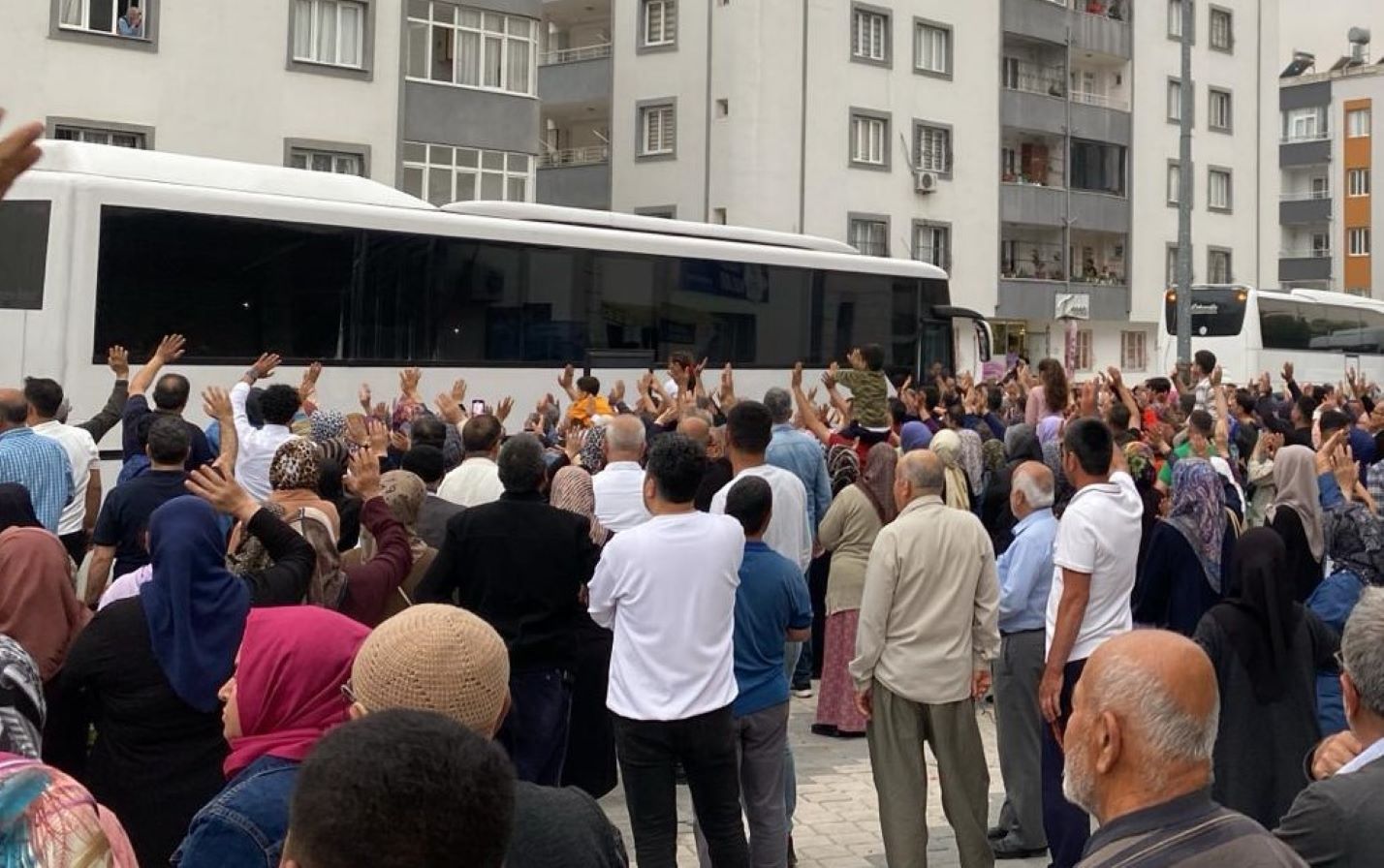 Hacı adayları dualarla uğurlandı