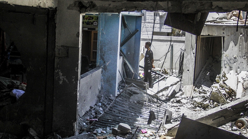 İsrail'in Gazze'de okulu bombalaması sonucu 15 kişi öldü