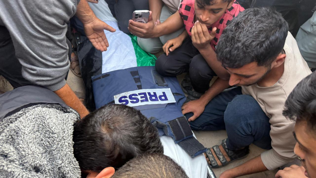 İsrail'in Gazze'de öldürdüğü gazeteci sayısı 215'e çıktı
