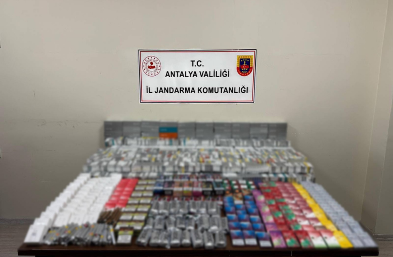 Kemer’de kaçak ürün operasyonu: Çok sayıda sigara ele geçirildi