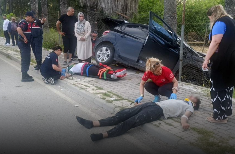Kontrolden çıkan otomobil palmiyeye çarptı: 2 yaralı
