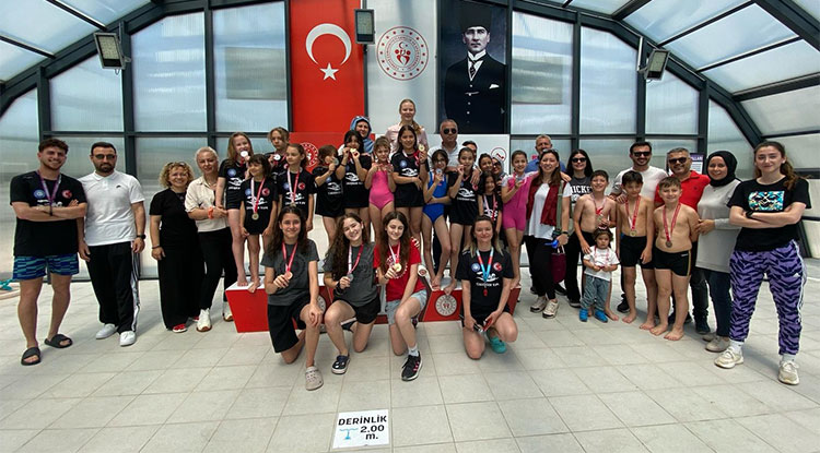 Kumluca’da yüzme şenliği etkinliği gerçekleştirildi