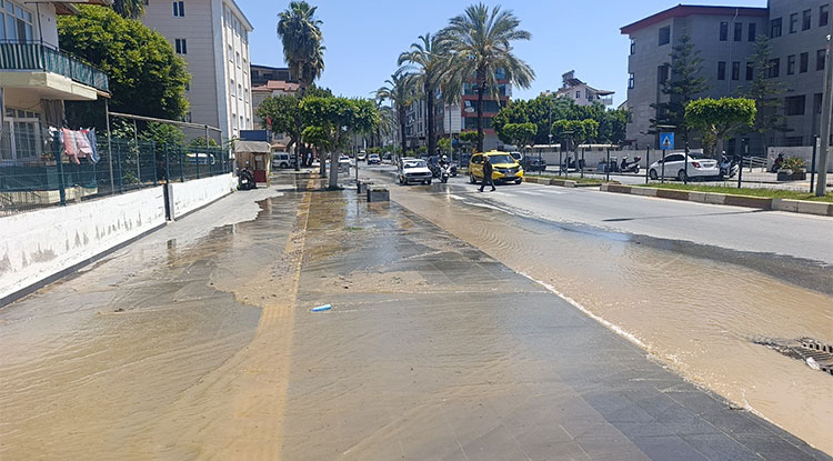 Manavgat’ta bir cadde göle döndü