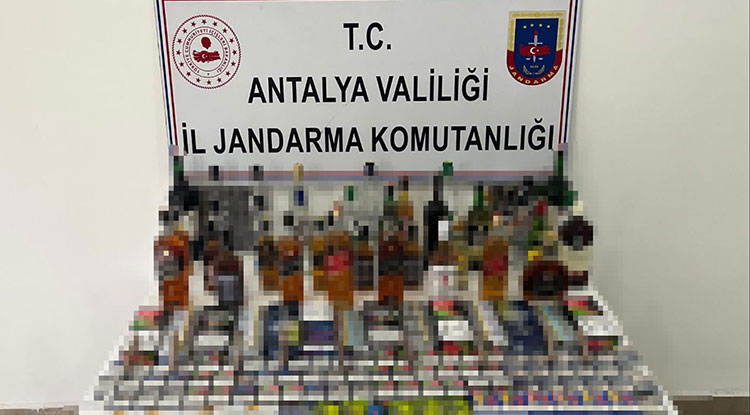 Manavgat’ta çok sayıda kaçak ürün ele geçirildi