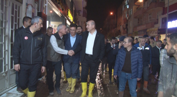 Sel mağduru esnaflara ziyaret 