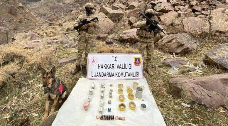 Hakkari’de 16 adet EYP ele geçirildi