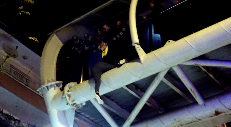 Üst geçitte intihar girişimi