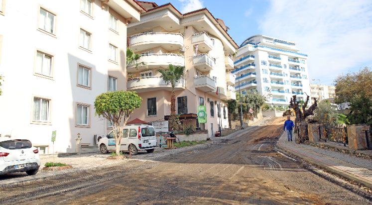 Başkan Yücel, asfalt yenileme çalışmalarını inceledi