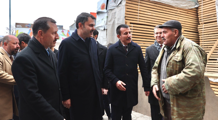 Bakan Kurum esnafları ziyaret etti